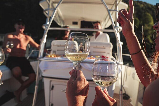 3 Hours Private Boat Cruise on Lake Como with Open Bar - Varenna: The Postcard Stop and the Ice Cream Recommendation